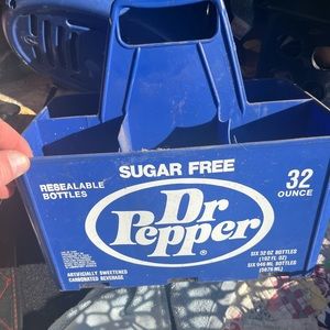 Dr Pepper old Sugar free Dr Pepper 32oz Hard plastic bottle carrier. very rare